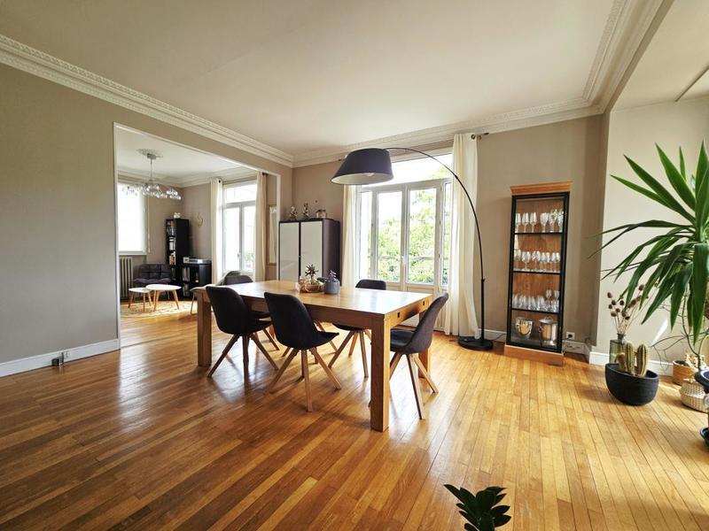 Maison - 251 m² - 10 pièces