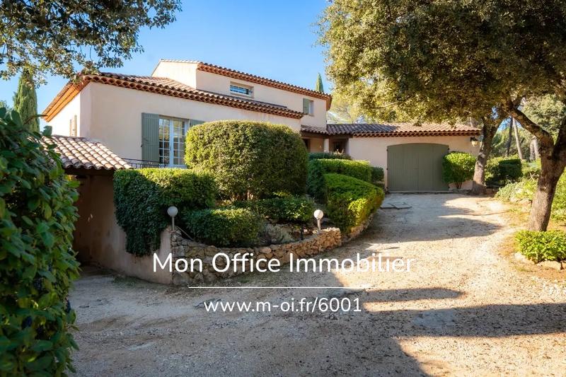 Maison - 225 m² - 9 pièces