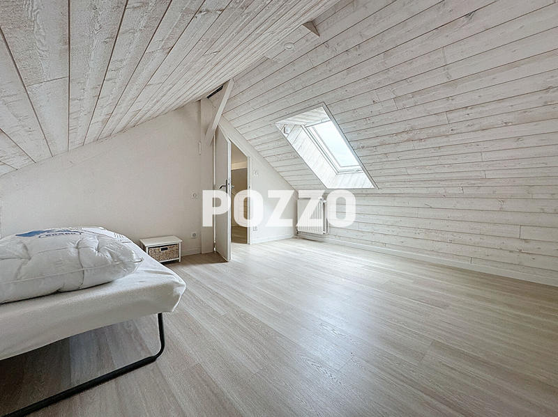 Maison - 268 m² - 9 pièces