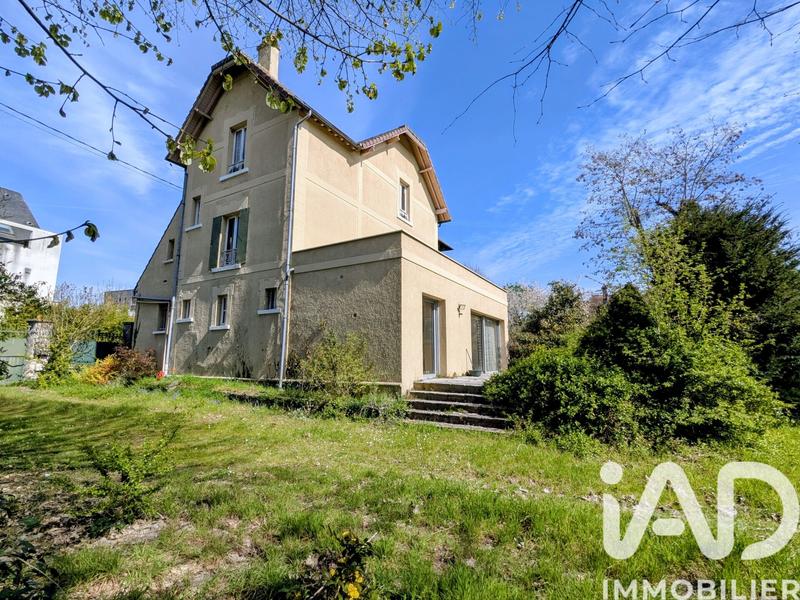Maison - 199 m² - 8 pièces