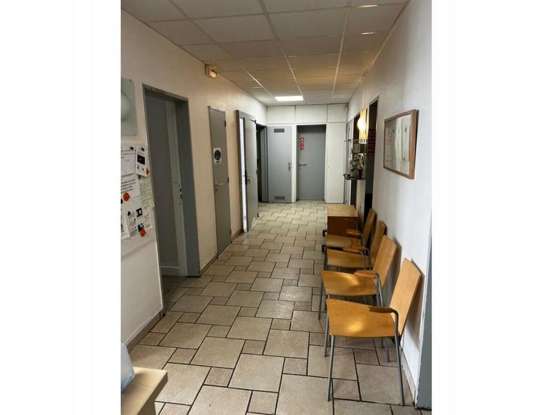 Local commercial - 252 m² - 11 pièces