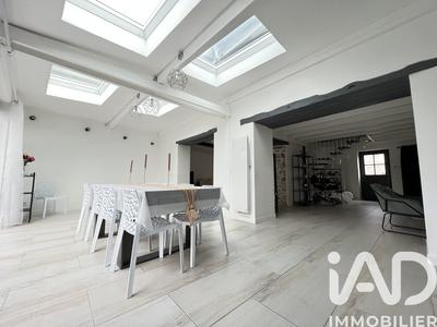 Maison - 230 m² - 8 pièces