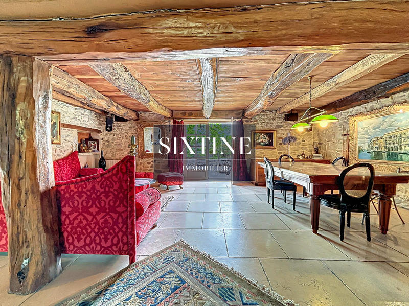 Maison ancienne - 552 m² - 10 pièces
