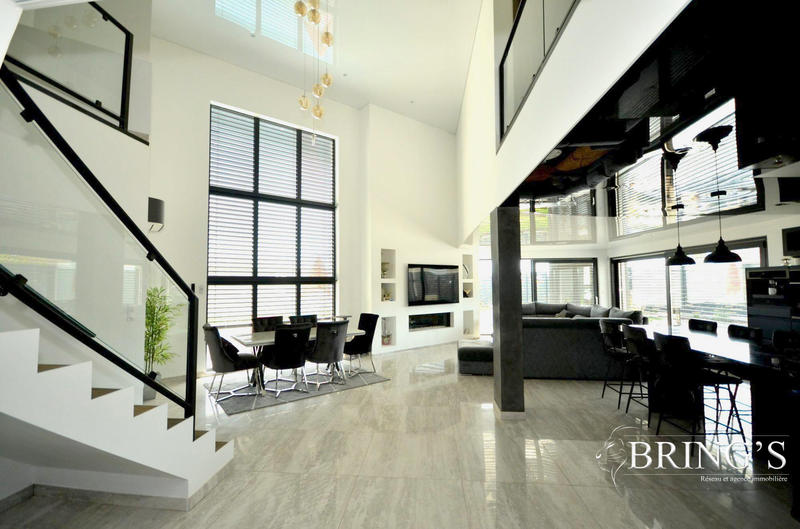 Villa - 275 m² - 7 pièces