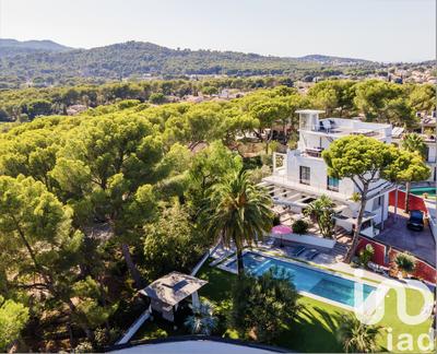 Maison - 227 m² - 7 pièces