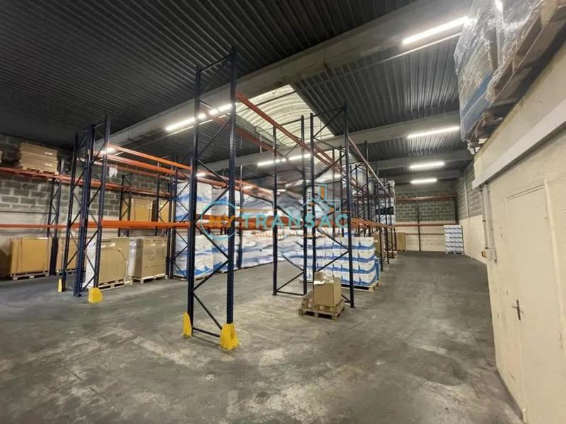 Local d'activités - 1 160 m²