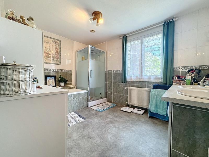 Maison - 185 m² - 6 pièces