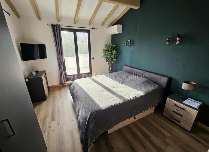 Propriété - 208 m² - 6 pièces