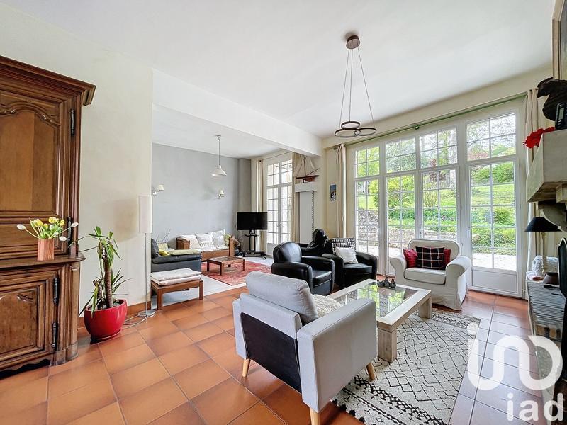 Maison - 325 m² - 12 pièces