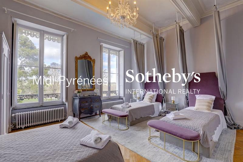 Château - 1 700 m² - 50 pièces