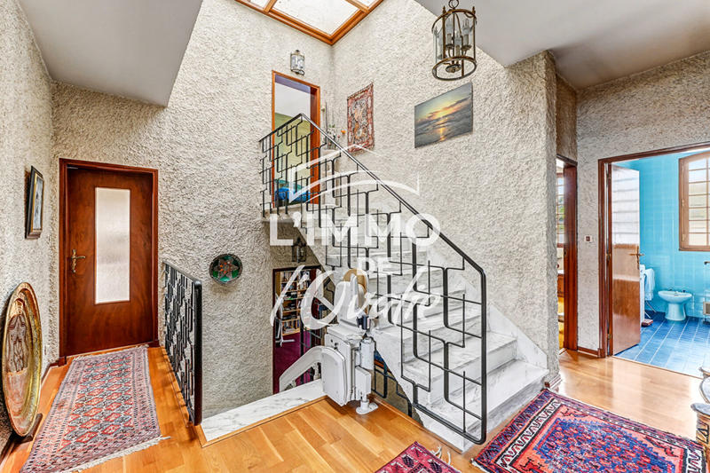 Maison - 257 m² - 9 pièces