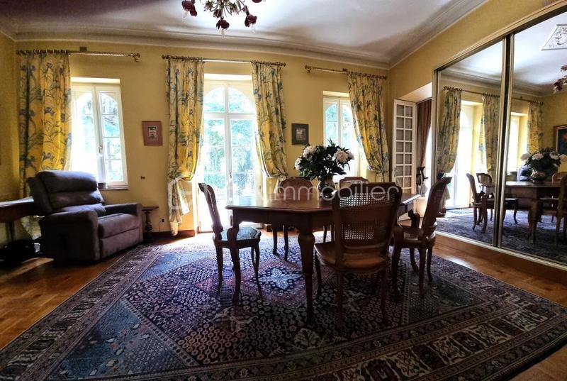 Maison - 214 m² - 7 pièces