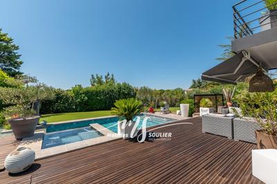 Maison - 300 m² - 8 pièces