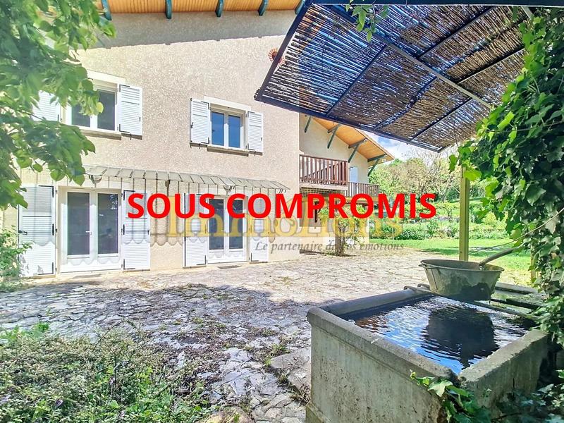 Maison - 330 m² - 9 pièces