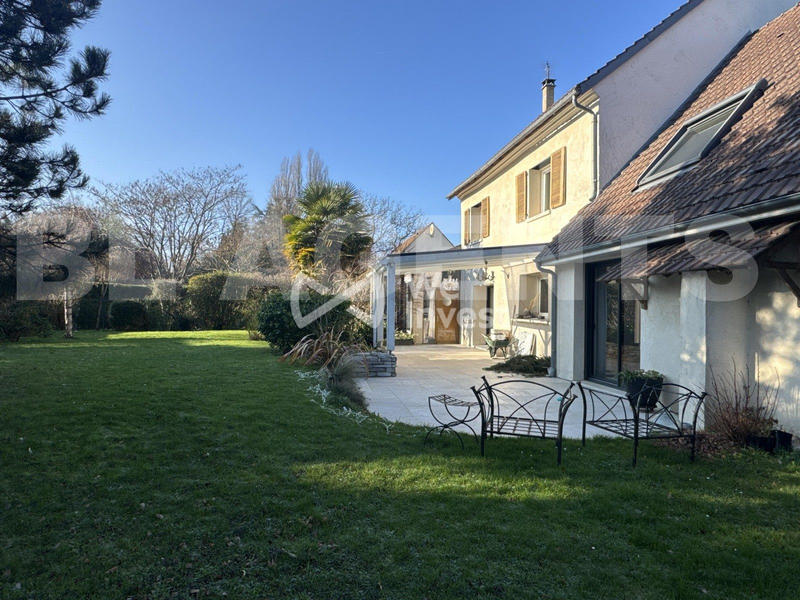 Maison - 225 m² - 7 pièces