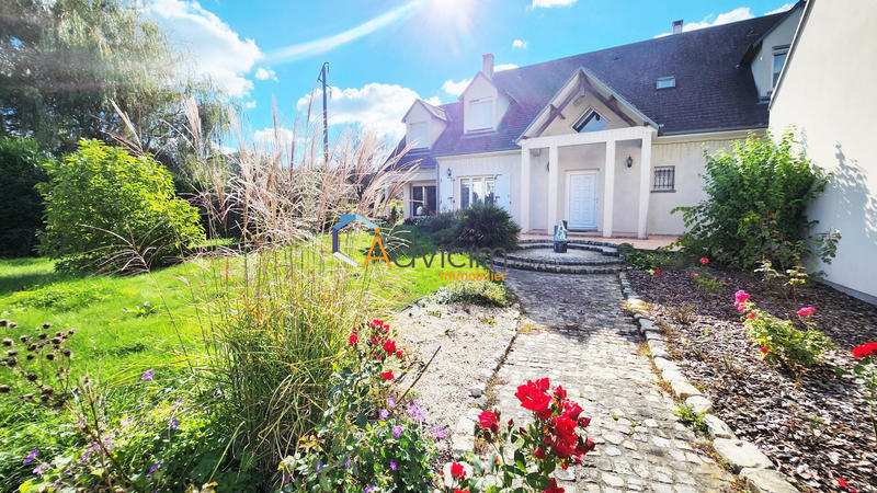 Maison - 220 m² - 8 pièces