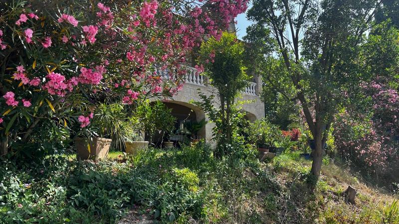 Maison - 427 m² - 11 pièces