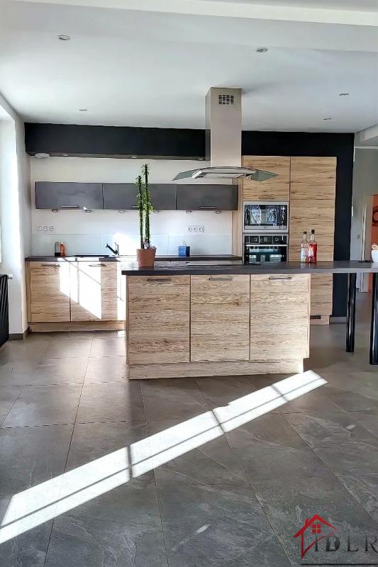 Maison - 234 m² - 8 pièces