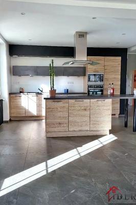 Maison - 234 m² - 8 pièces