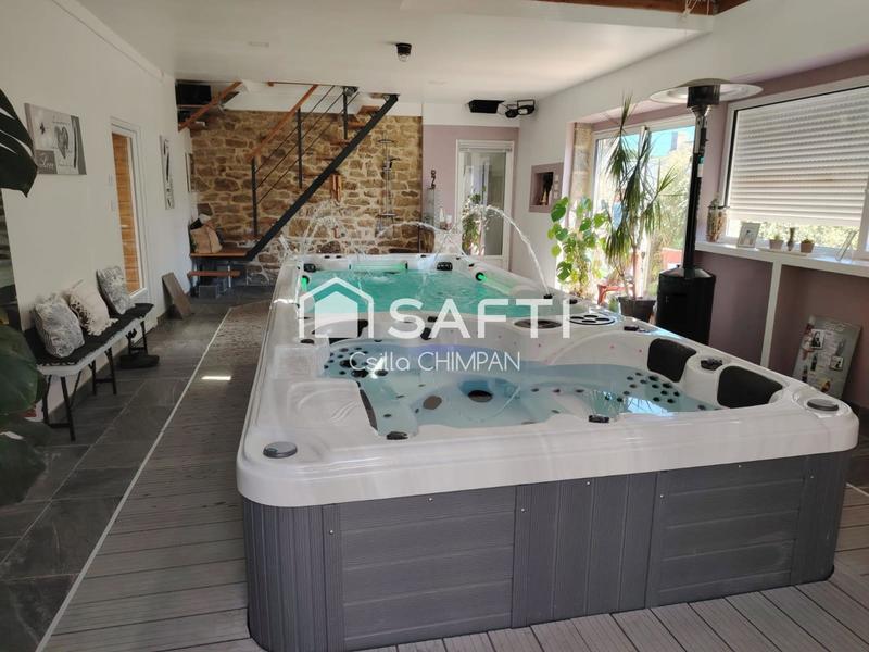 Maison - 167 m² - 8 pièces