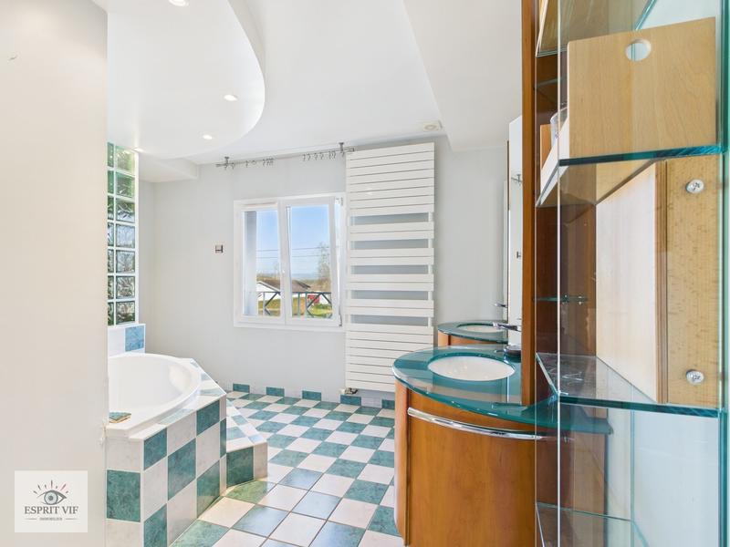 Maison - 315 m² - 9 pièces