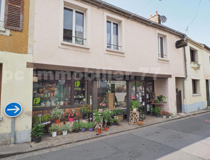 Magasins - 84 m² - 4 pièces