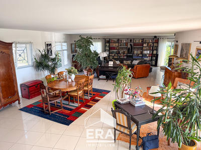 Maison - 325 m² - 10 pièces