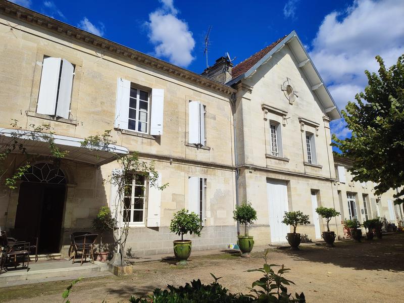 Maison ancienne - 378 m² - 11 pièces
