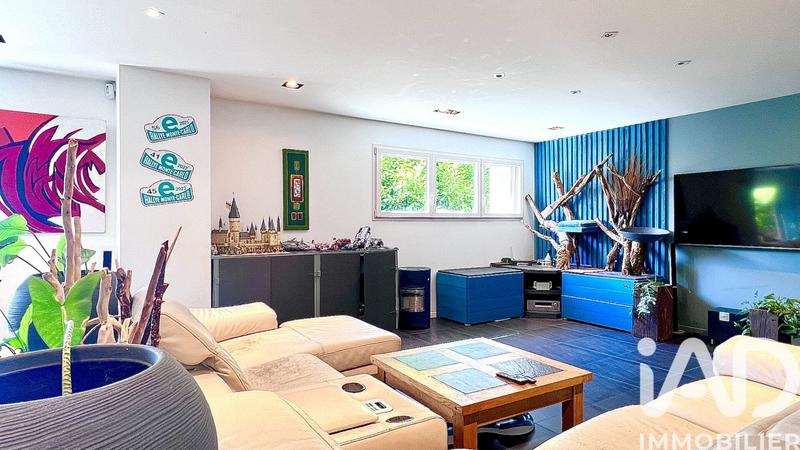 Maison - 300 m² - 5 pièces