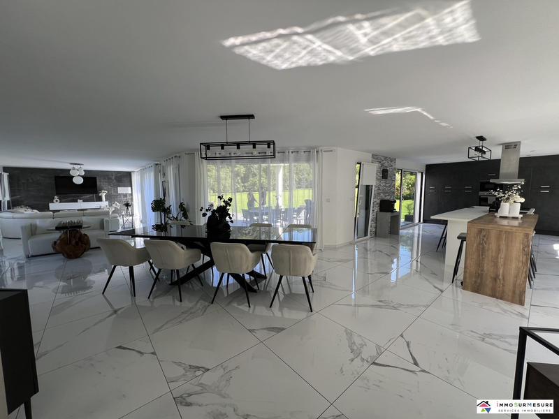 Maison contemporaine - 260 m² - 8 pièces
