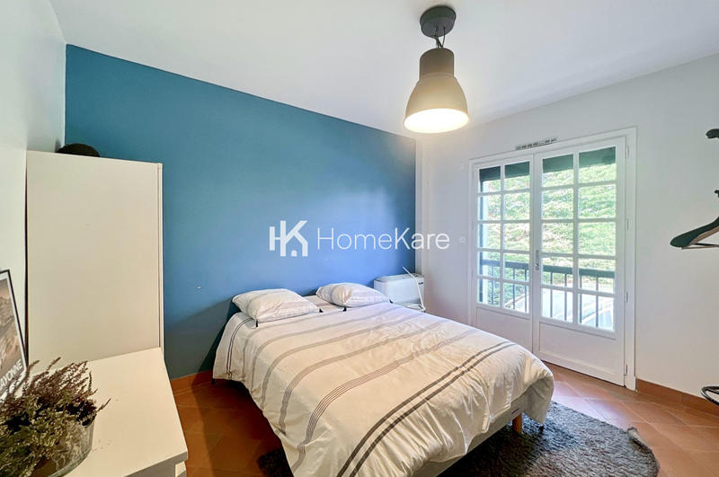 Maison - 250 m² - 8 pièces