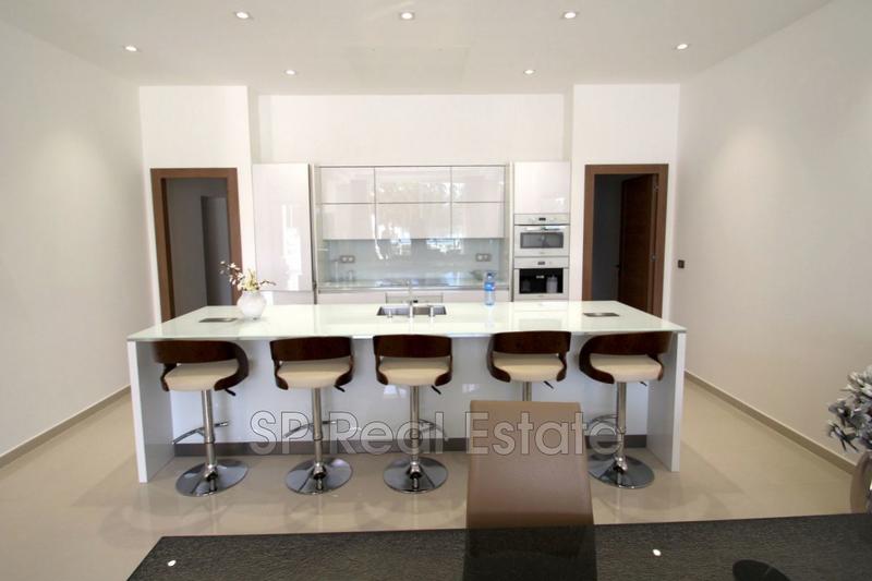 Appartement - 215 m² - 5 pièces