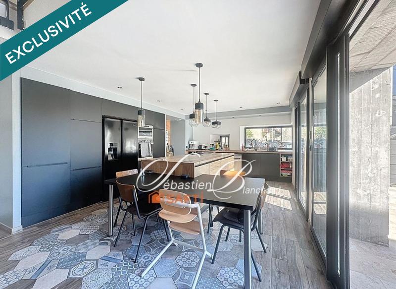 Maison - 269 m² - 8 pièces