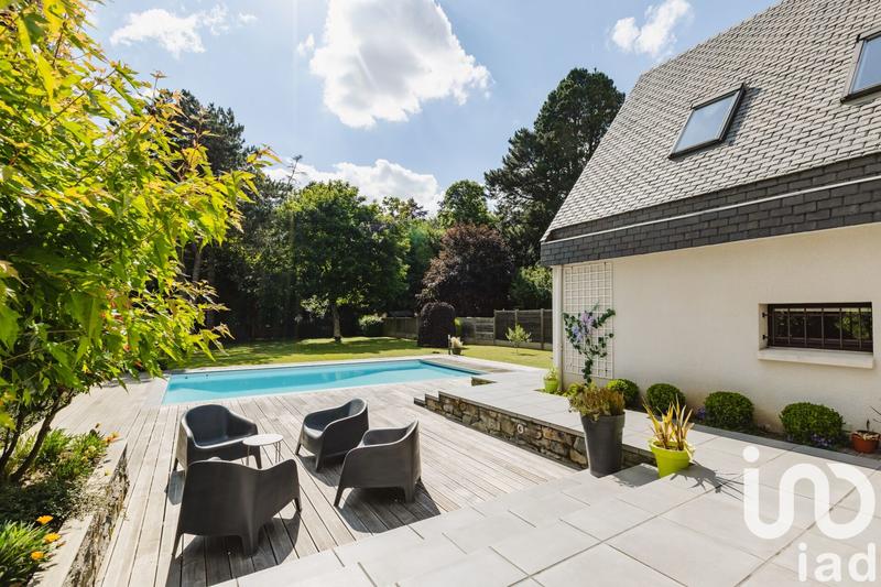 Maison - 210 m² - 8 pièces