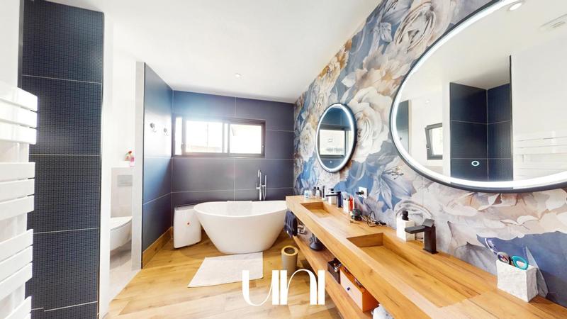 Maison - 300 m² - 7 pièces