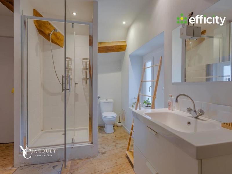 Demeure - 207 m² - 9 pièces