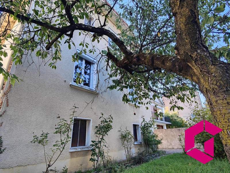 Maison - 147 m² - 11 pièces