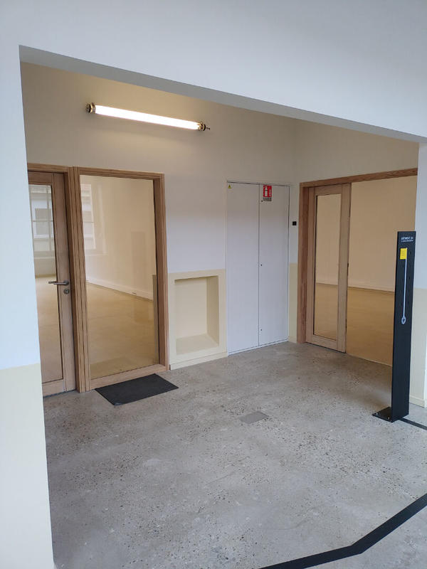 Local d'activité / Entrepôt - 94 m²