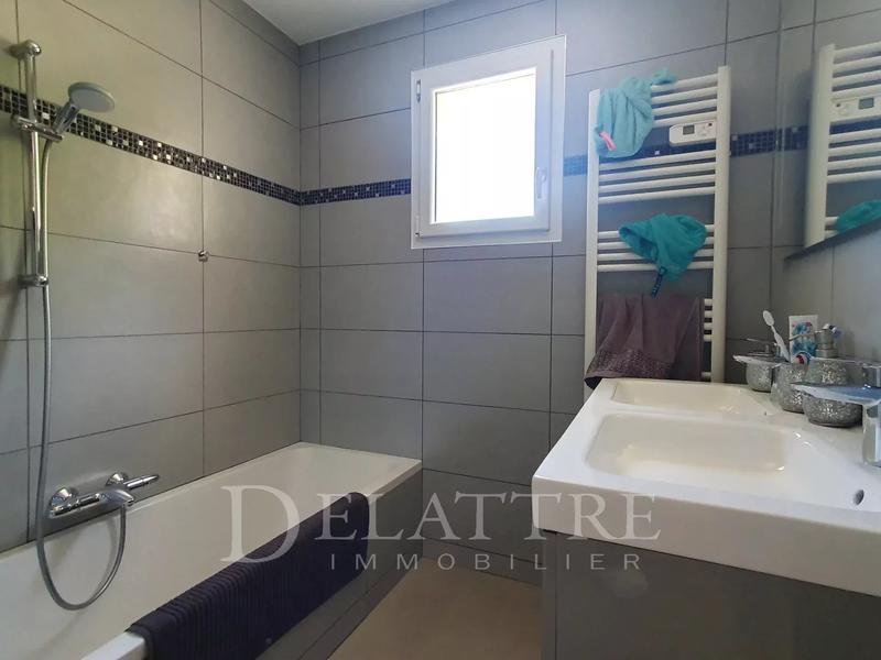 Maison - 180 m² - 8 pièces