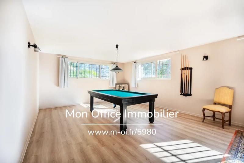 Propriété - 250 m² - 7 pièces