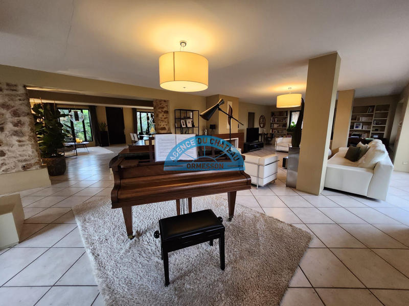 Maison - 254 m² - 10 pièces