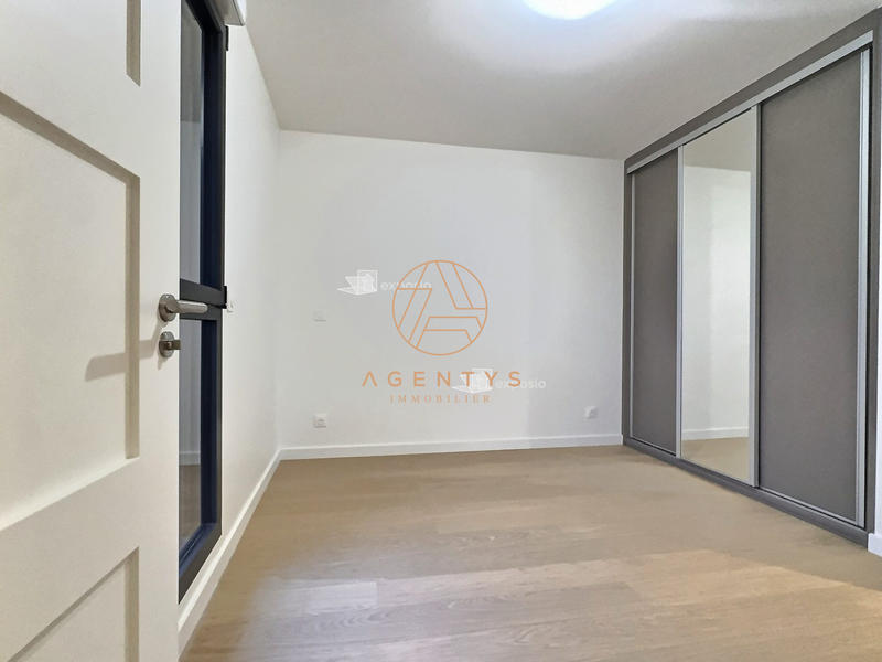 Appartement - 81 m² - 3 pièces