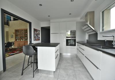 Maison - 224 m² - 10 pièces