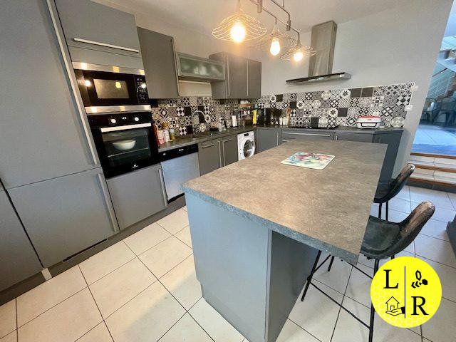 Maison - 167 m² - 8 pièces