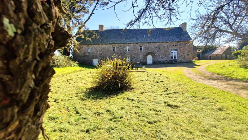 Demeure - 256 m² - 13 pièces