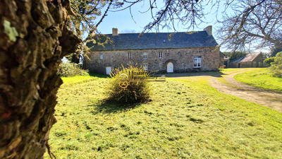 Demeure - 256 m² - 13 pièces