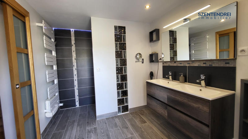 Villa - 137 m² - 5 pièces