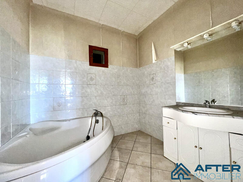 Maison - 140 m² - 5 pièces