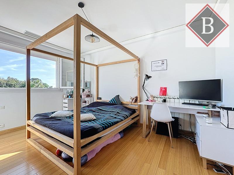 Maison - 181 m² - 7 pièces