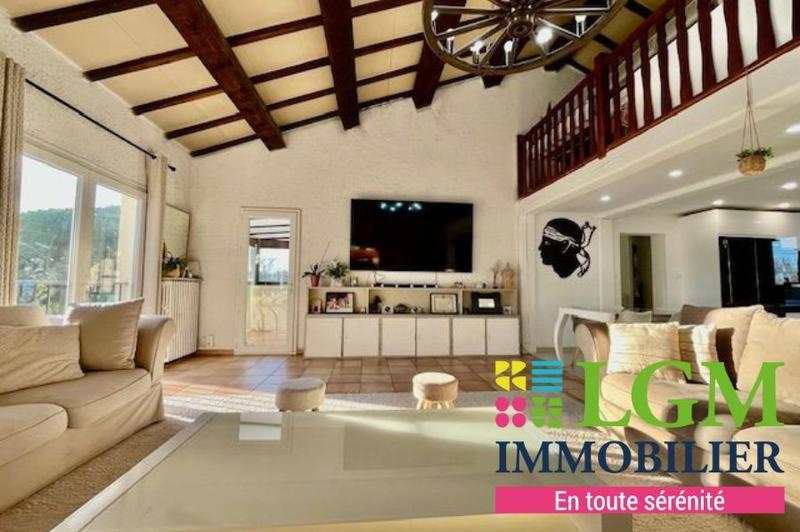 Maison - 243 m² - 9 pièces